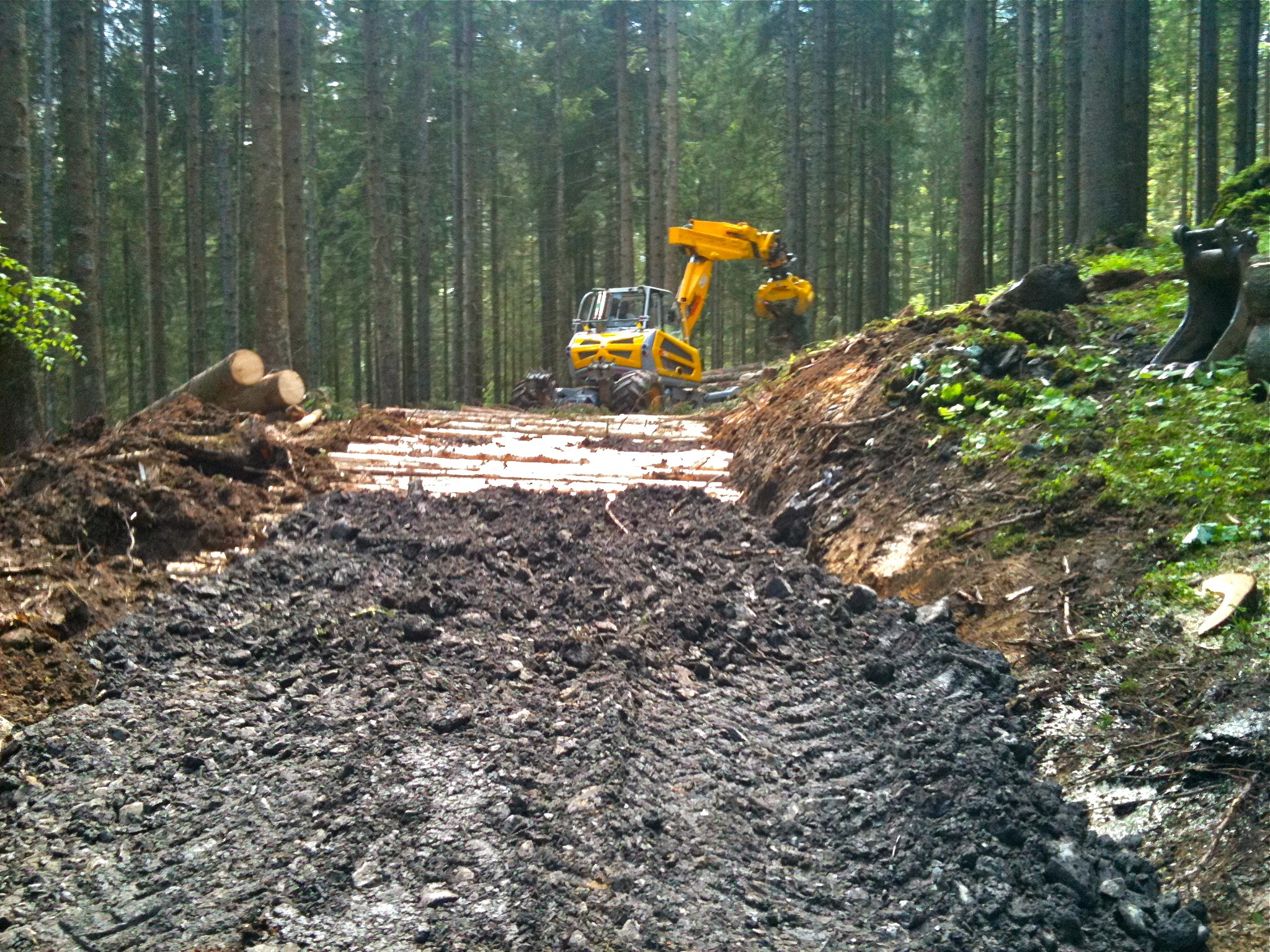 Waldstrasse Bachboden, Grabserberg