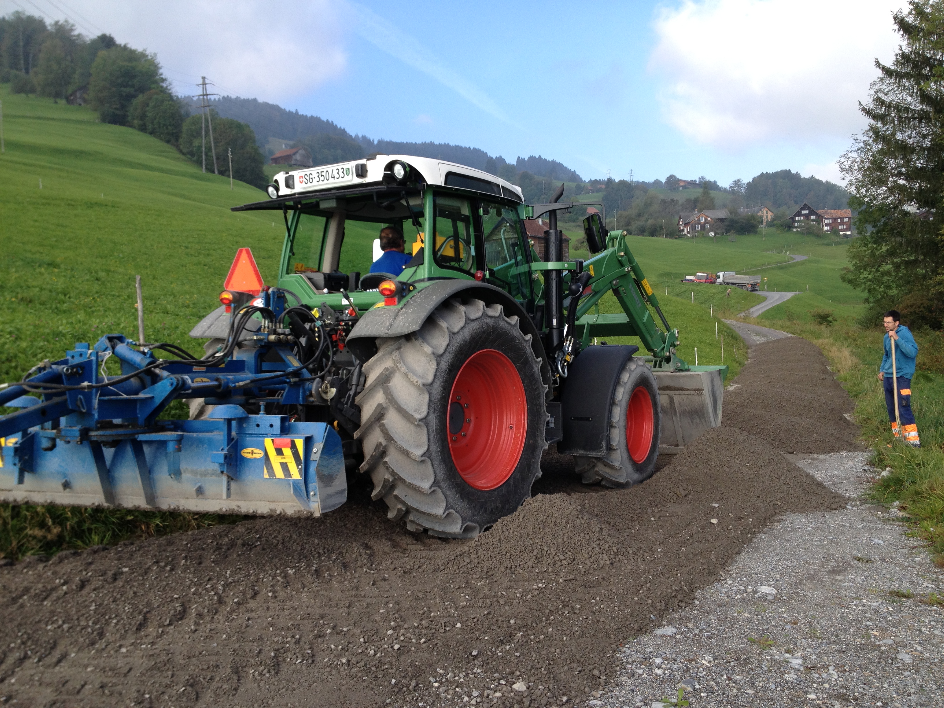 Strasse neu einkiesen, Rappenloch, Grabserberg